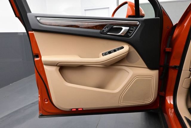 Certified 2023 Porsche Macan S AWD/4WD image 7