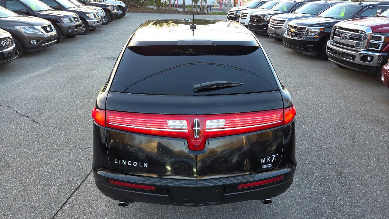 Used 2019 Lincoln MKT AWD image 11