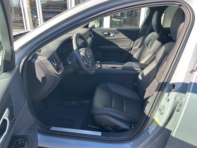 Used 2025 Volvo V60 B5 Cross Country Plus image 17