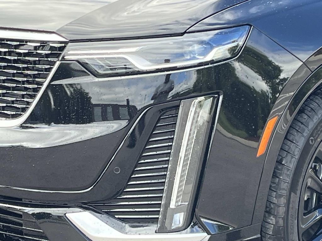 New 2025 Cadillac XT6 Luxury image 9