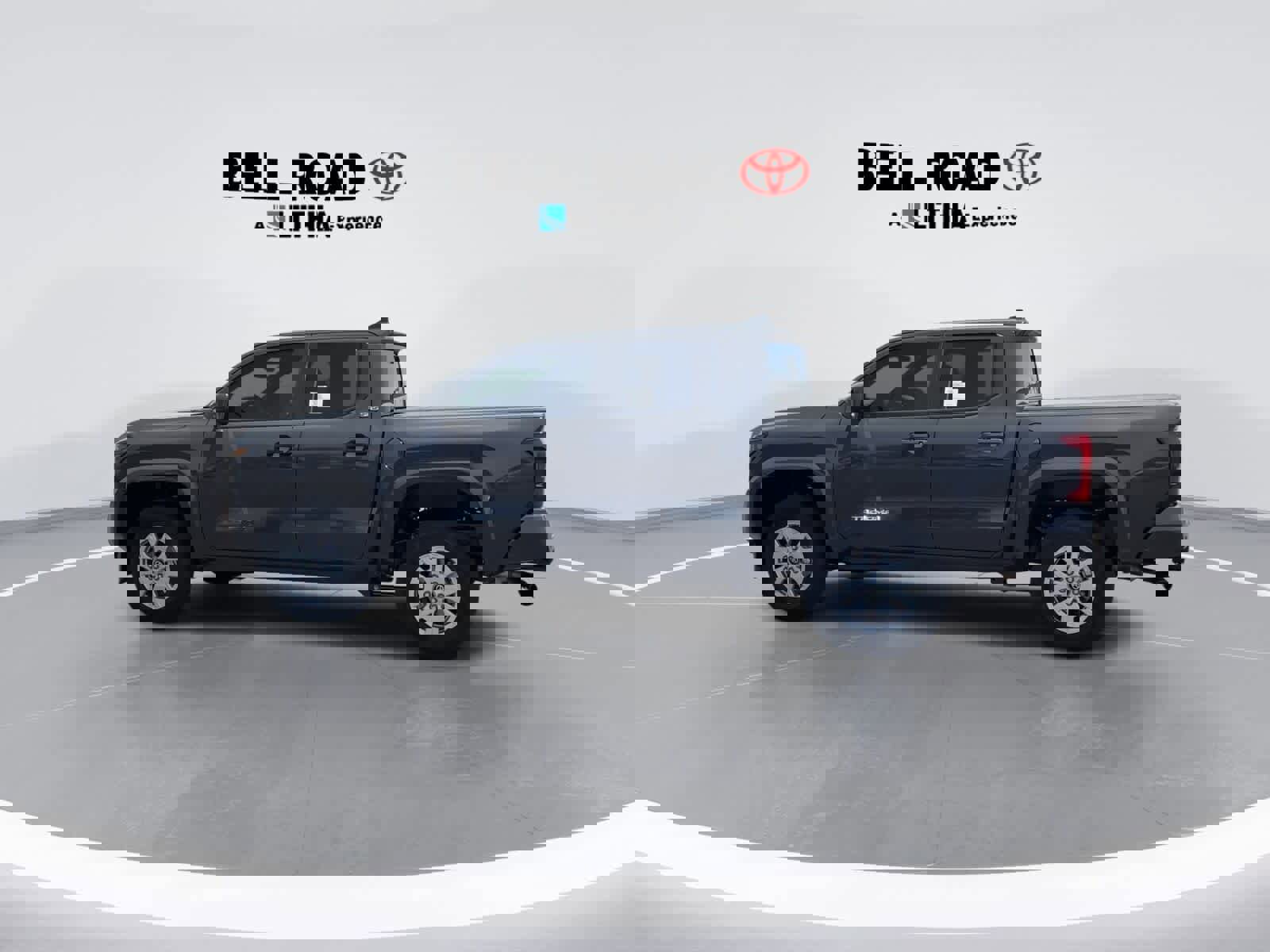 Used 2025 Toyota Tacoma SR5 image 5