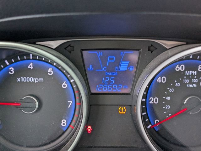 Used 2012 Hyundai Tucson Limited w/ Premium Pkg image 12