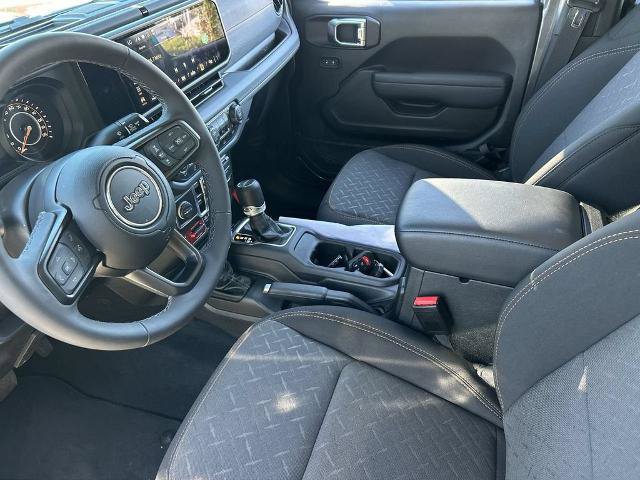 Used 2025 Jeep Gladiator Mojave w/ Convenience Group AWD/4WD image 6