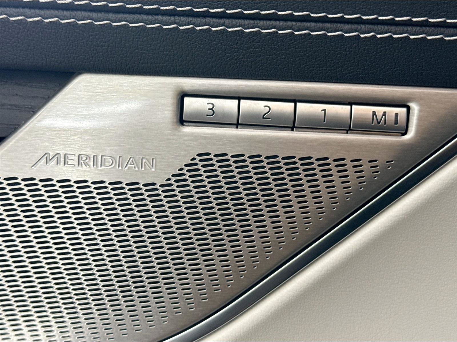 Used 2024 Jaguar XF R-Dynamic SE image 31