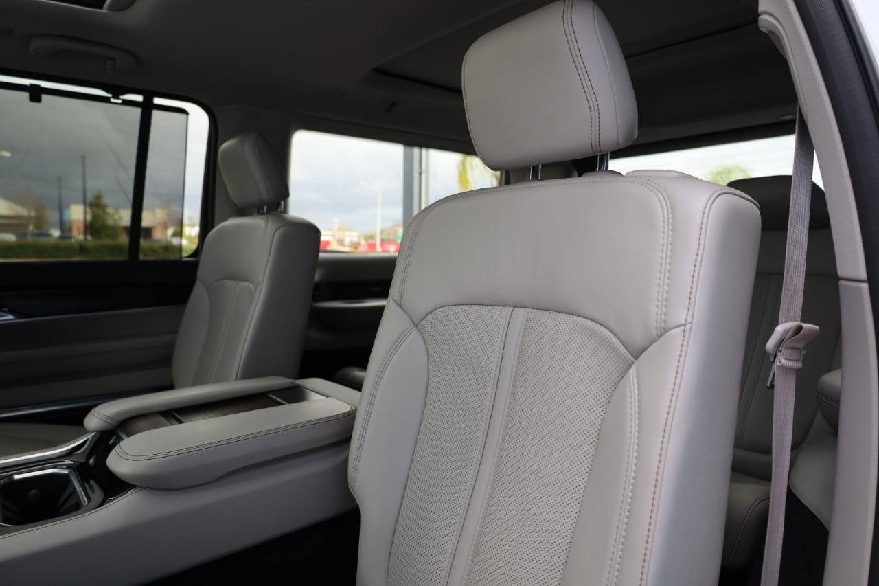 Used 2023 Jeep Grand Wagoneer 4WD image 14