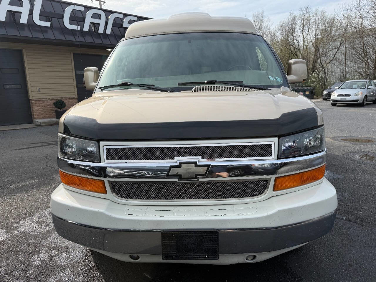 Used 2011 Chevrolet Express 1500 AWD image 2