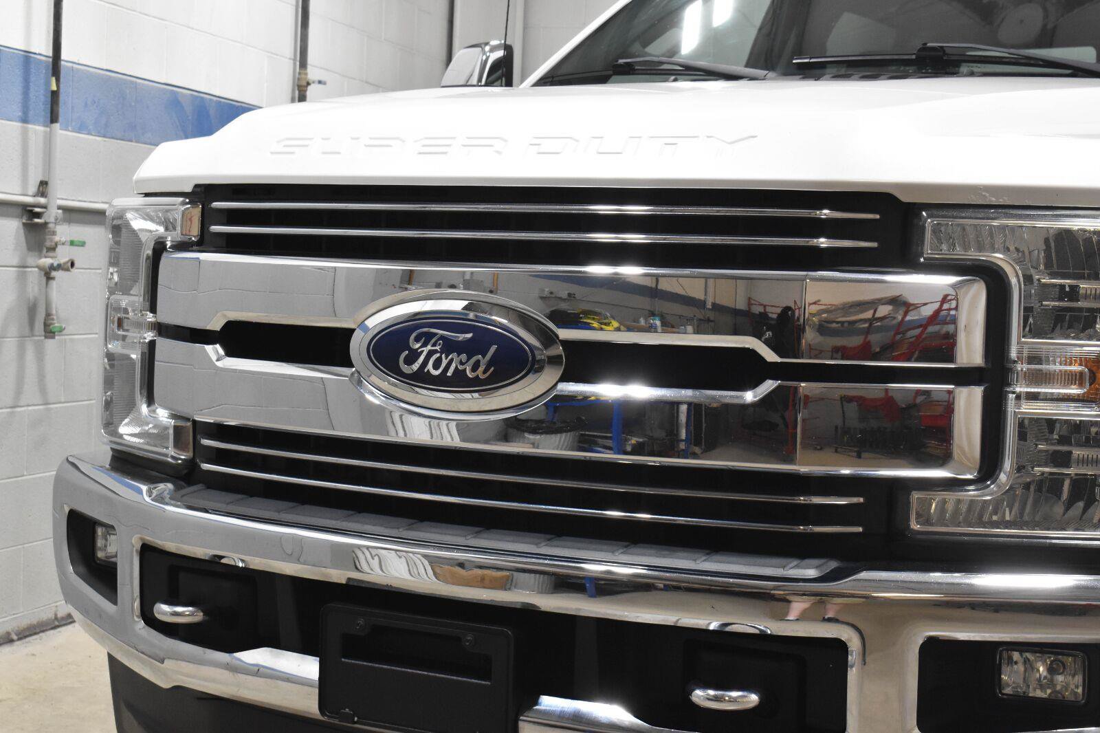 Used 2017 Ford F250 Lariat w/ Lariat Ultimate Package AWD/4WD image 32