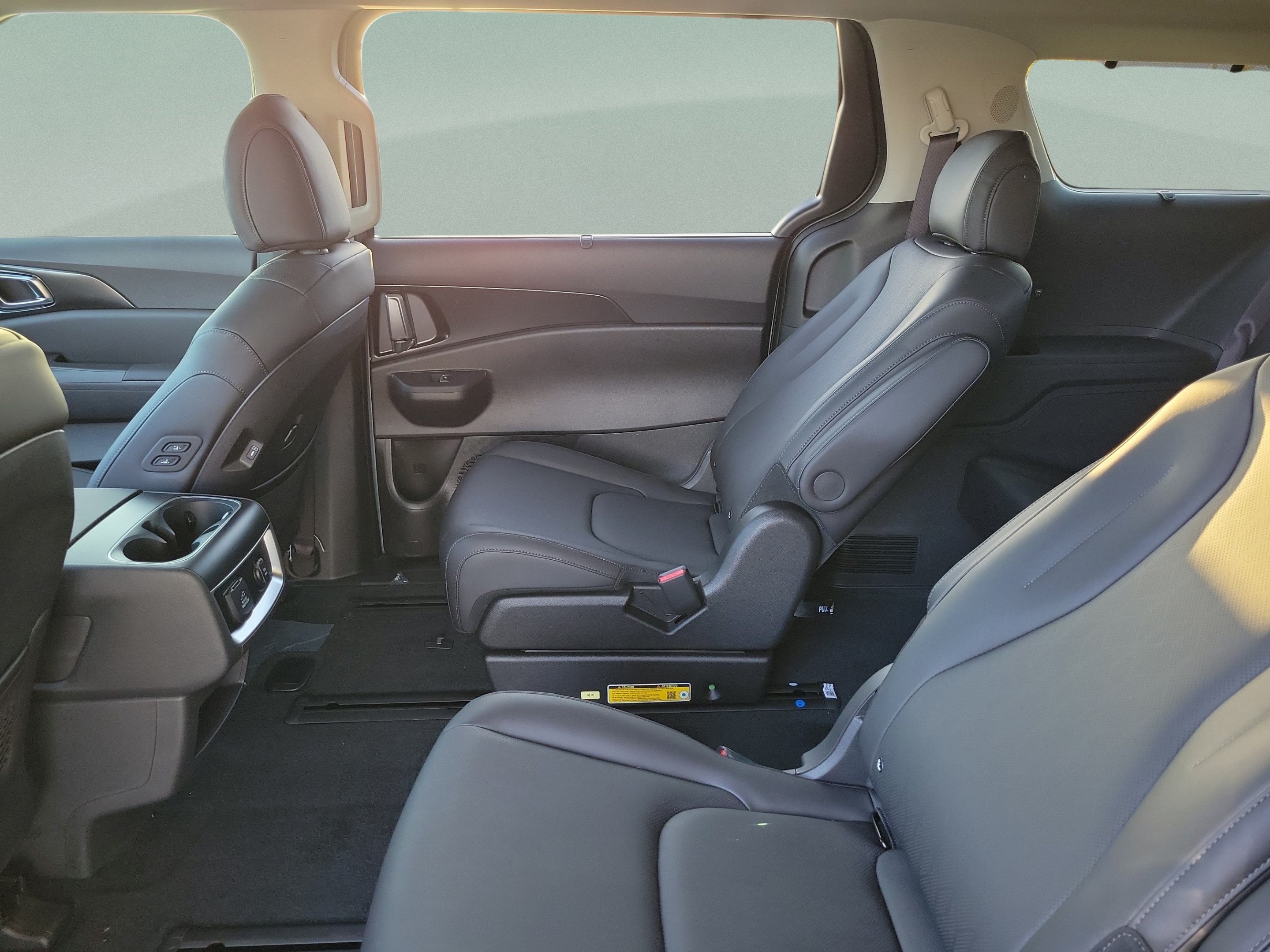 New 2027 Kia Carnival SX w/ Dark Edition Package FWD image 6