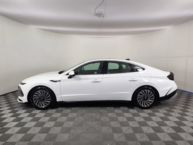 Certified 2025 Hyundai Sonata Limited FWD image 2