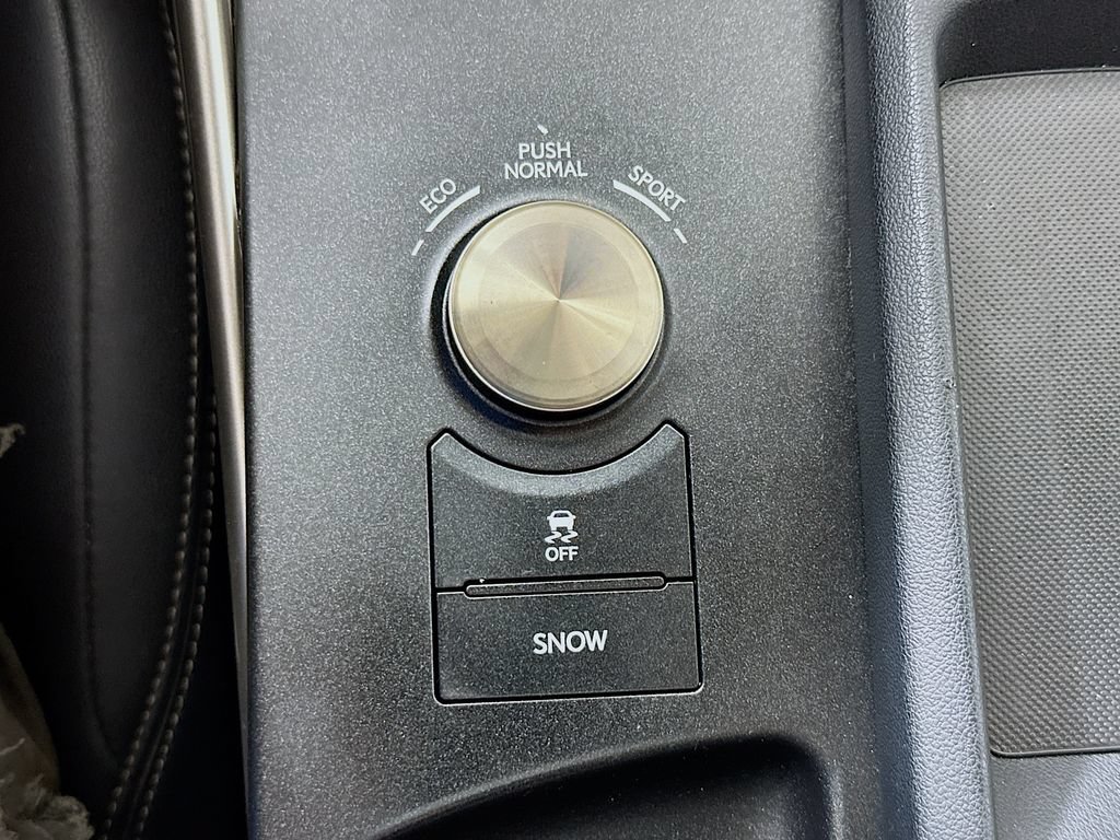 Used 2017 Lexus IS 200t RWD image 39