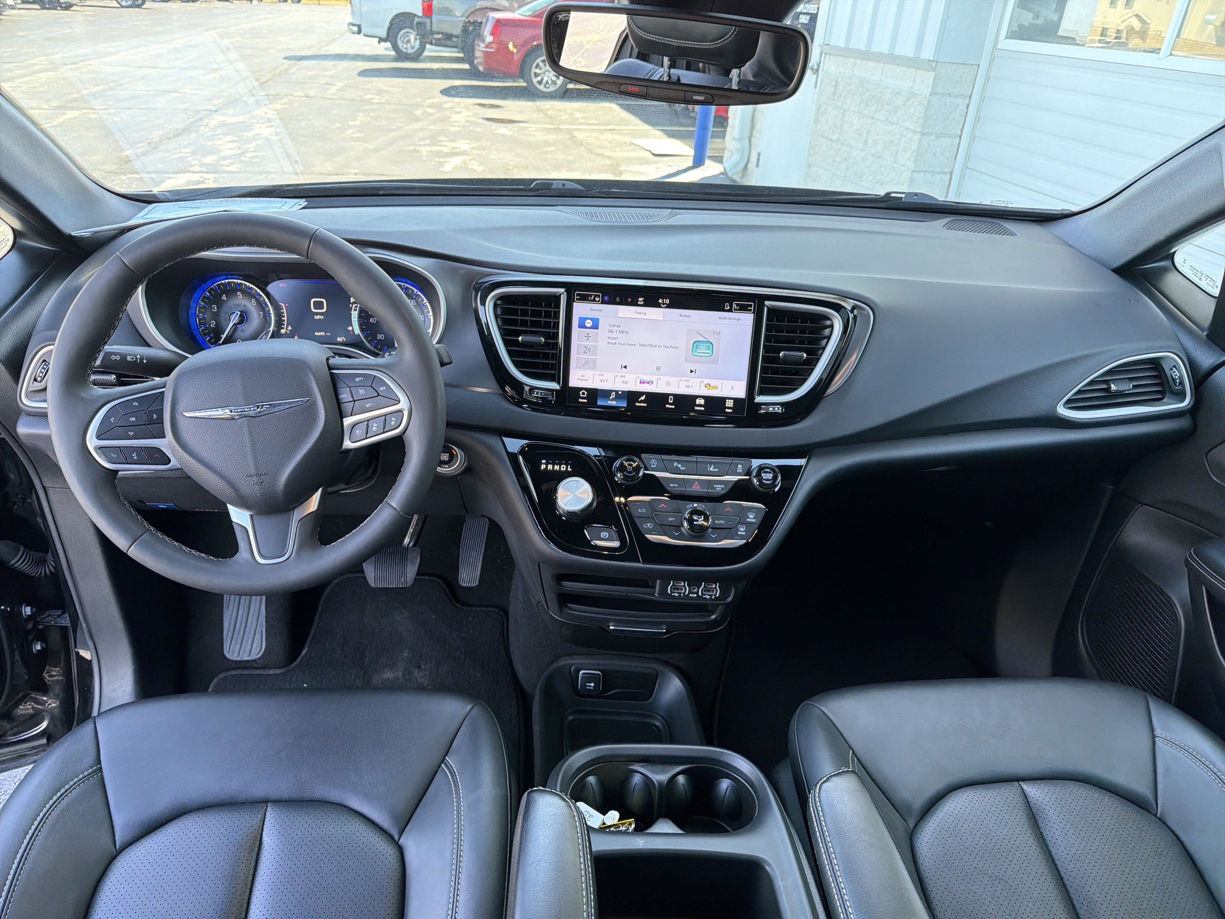 Used 2025 Chrysler Pacifica Select FWD image 27