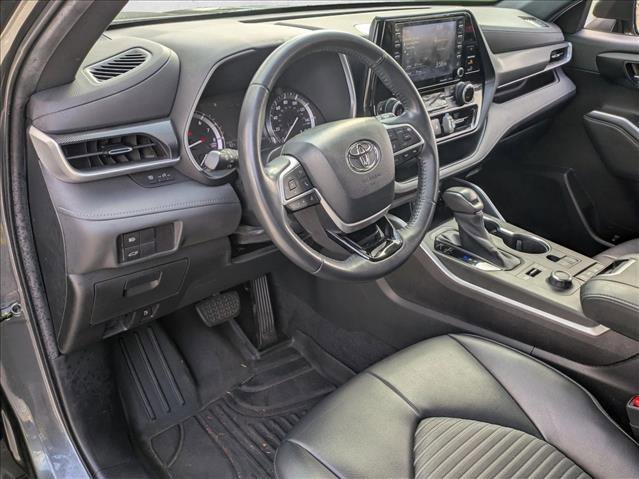 Used 2022 Toyota Highlander XSE image 9