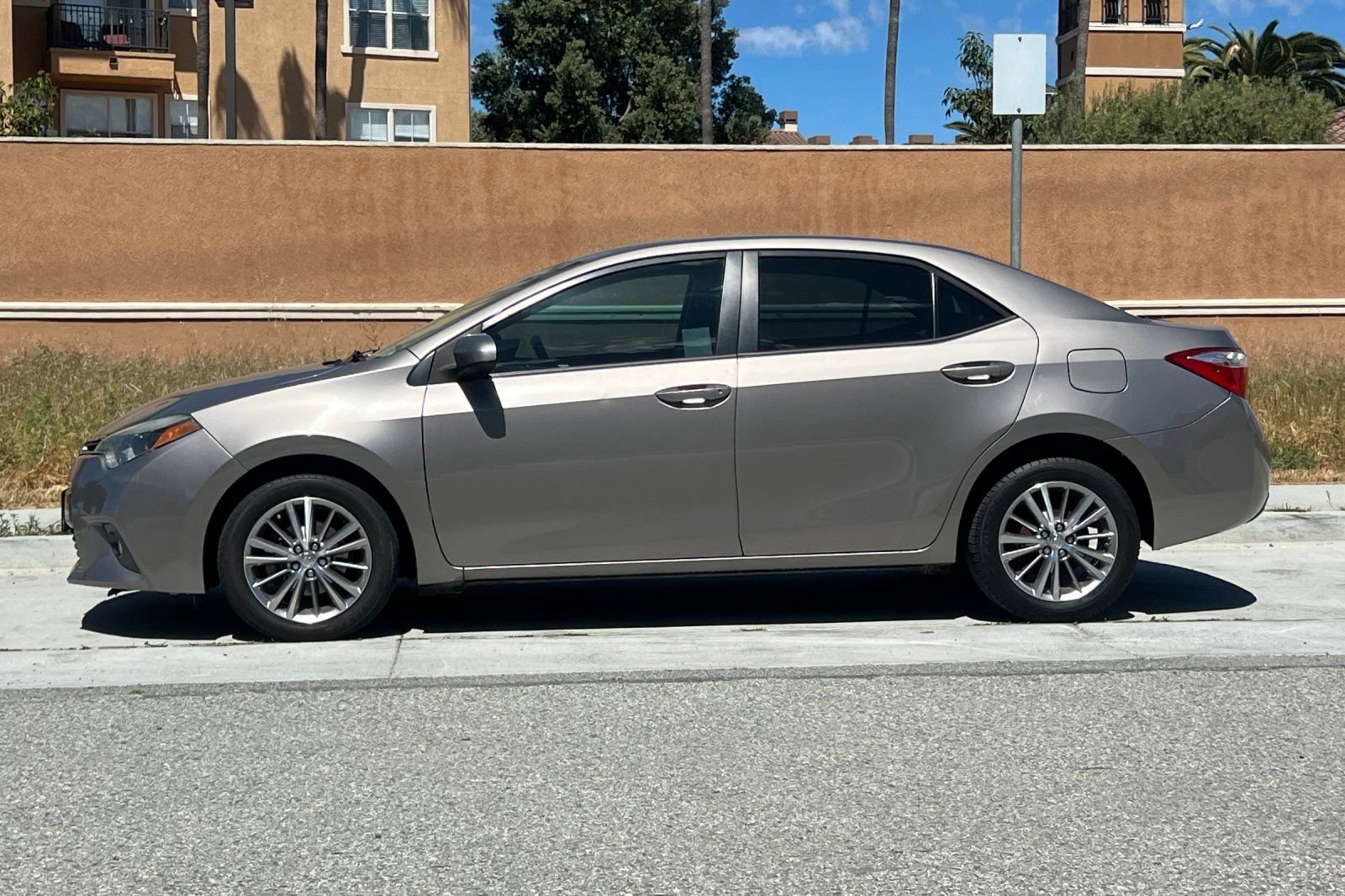 Used 2015 Toyota Corolla LE image 7