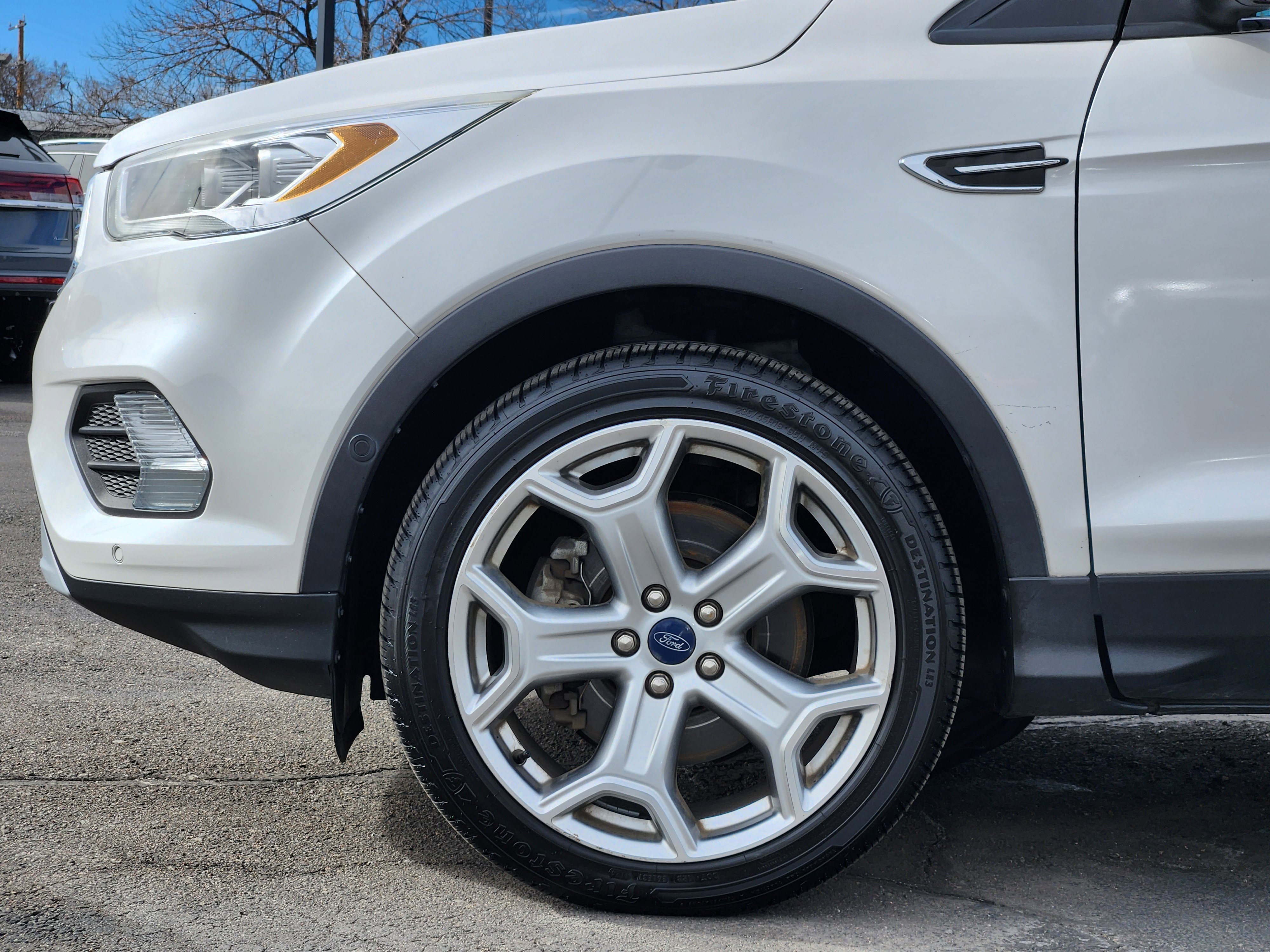 Used 2019 Ford Escape Titanium image 2
