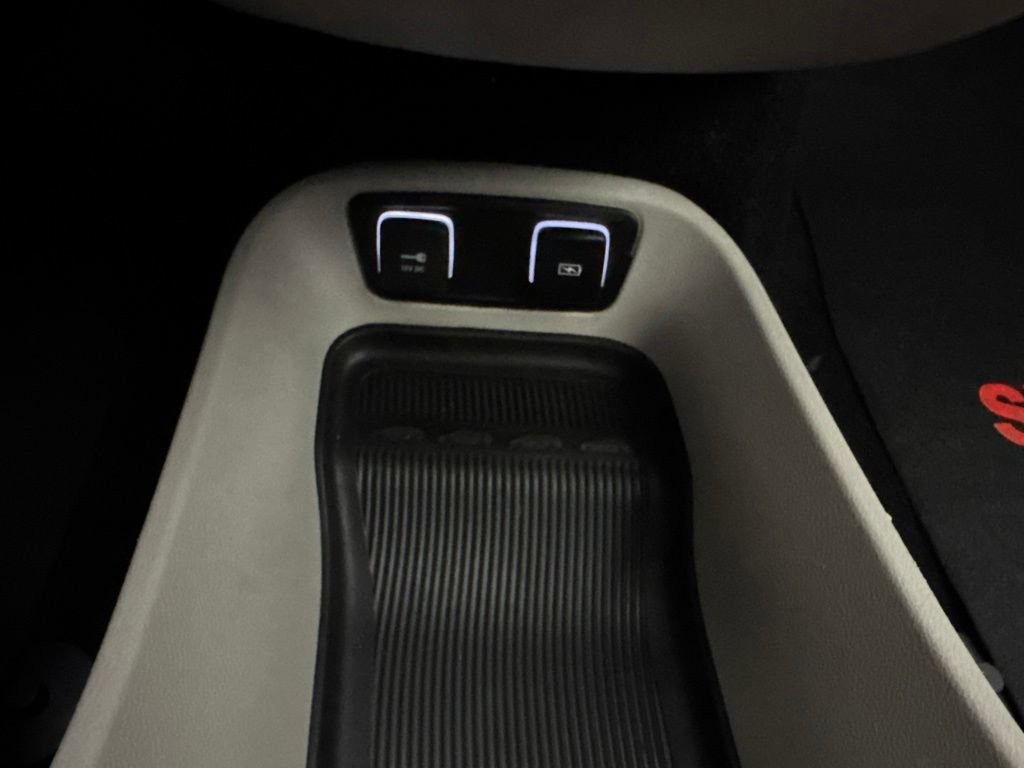 Used 2021 Chrysler Pacifica Touring-L FWD image 40