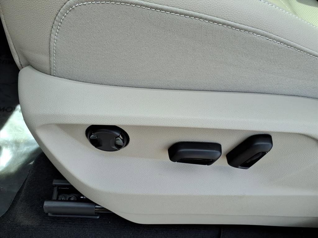 New 2026 Volkswagen Atlas SE image 14