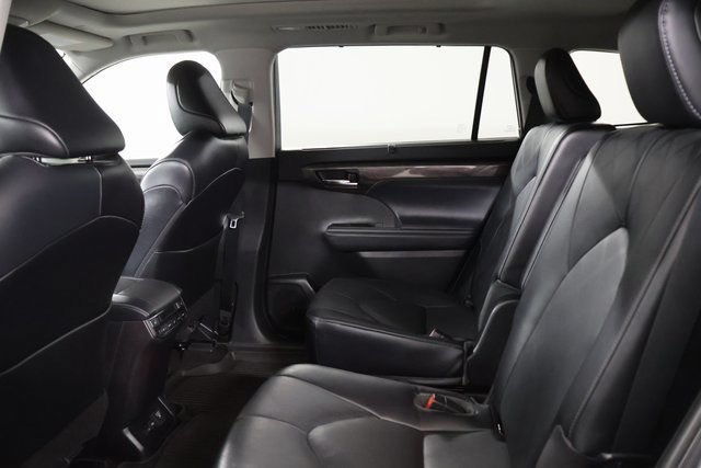 Used 2023 Toyota Highlander Platinum AWD/4WD image 30