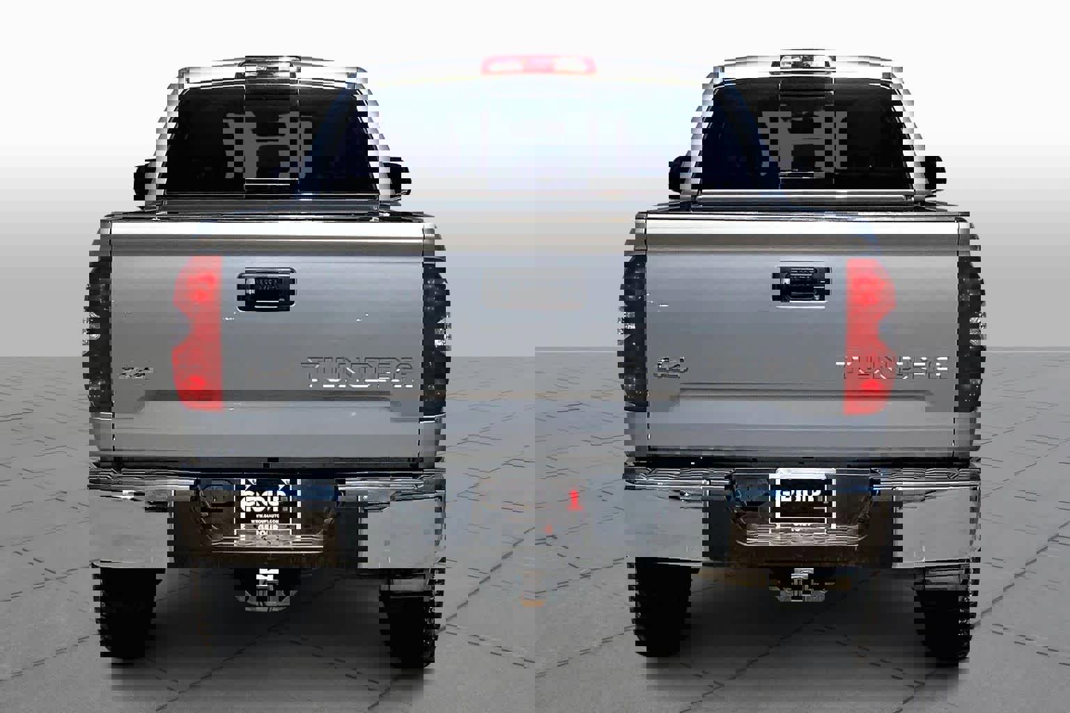 Used 2015 Toyota Tundra SR5 w/ SR5 Upgrade Package image 4