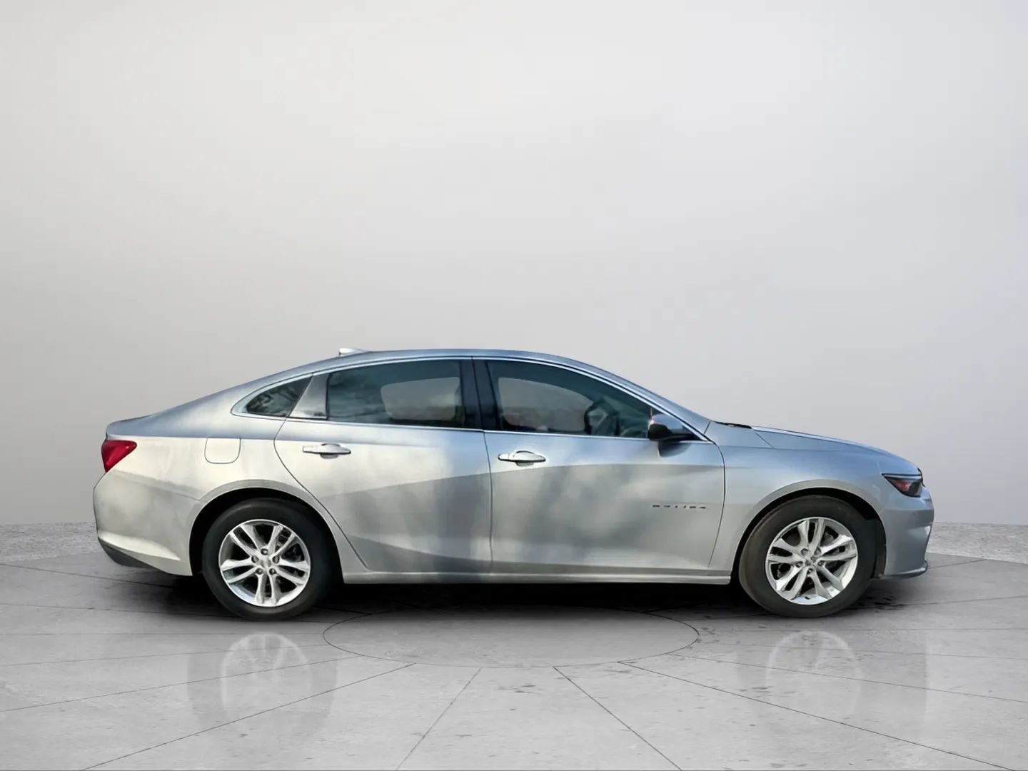 Used 2016 Chevrolet Malibu LT w/ Leather Package FWD image 8