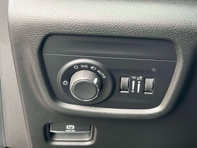 Used 2022 Jeep Grand Cherokee L Laredo w/ Luxury Tech Group I AWD/4WD image 18