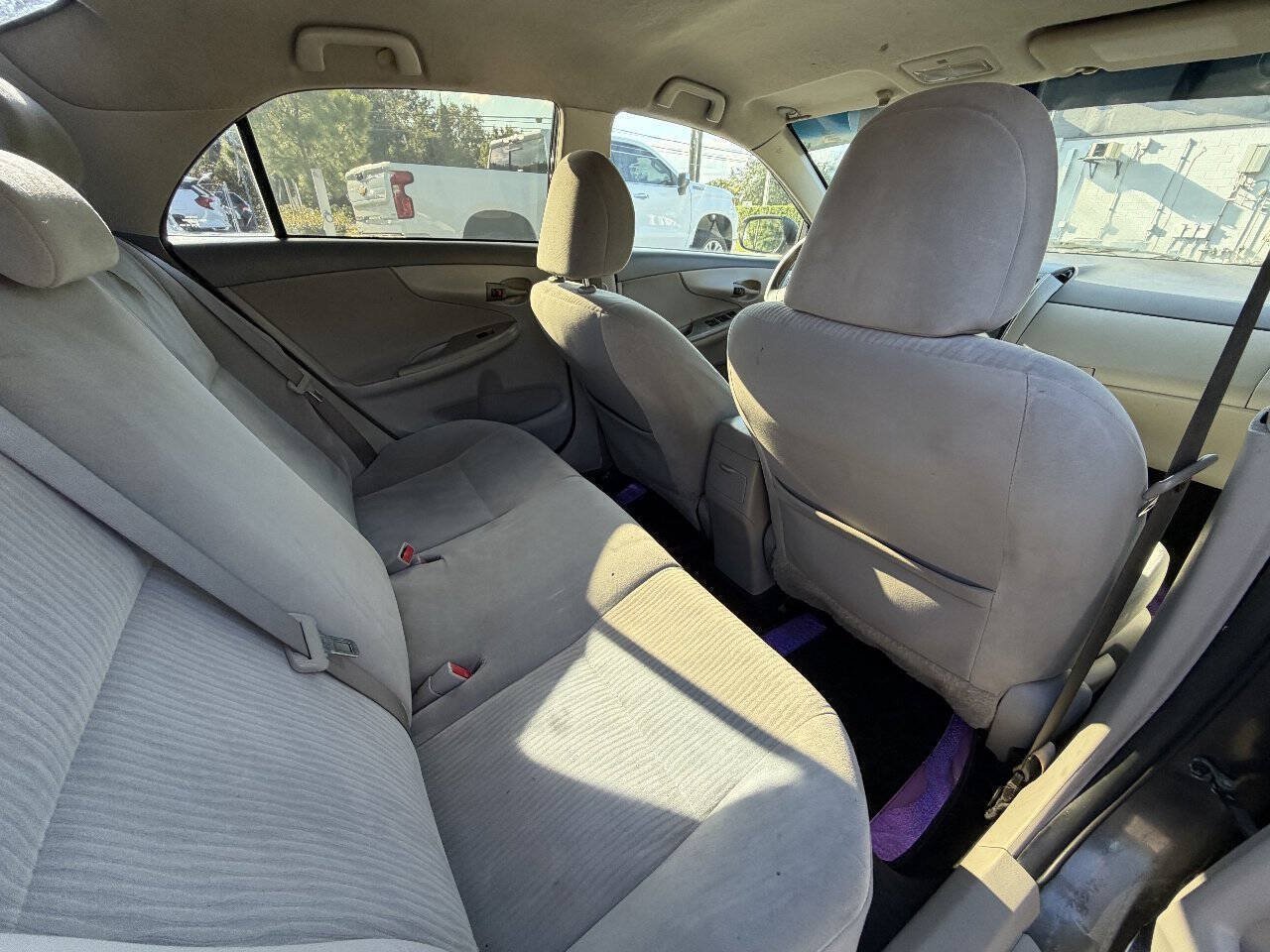 Used 2010 Toyota Corolla LE FWD image 11
