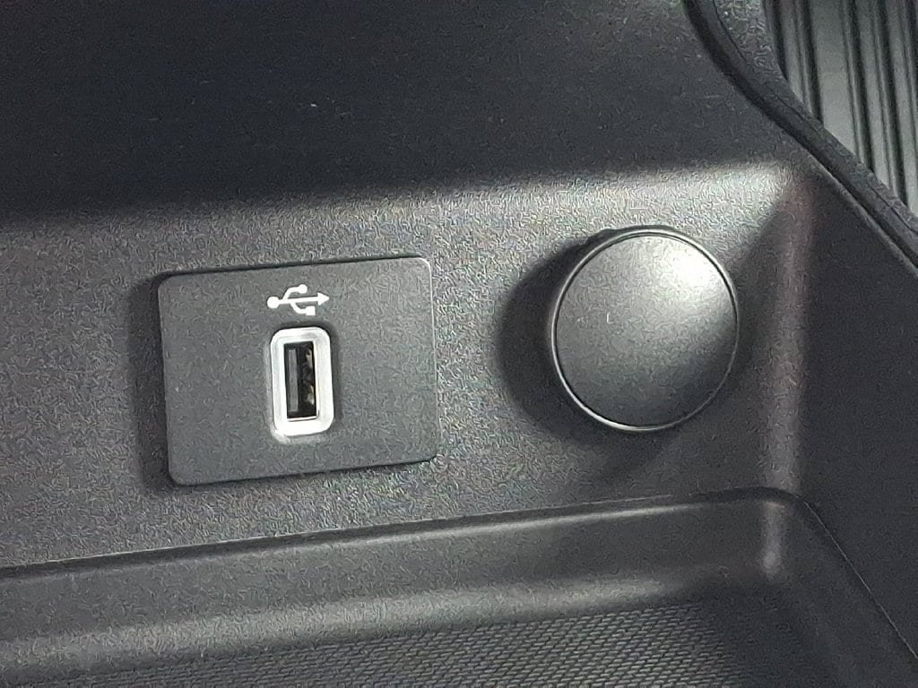 Used 2017 Ford Fusion SE FWD image 24