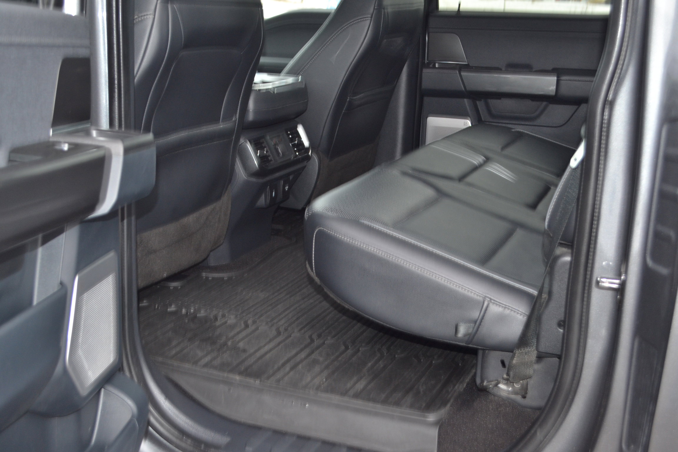 Certified 2022 Ford F150 Lariat w/ Equipment Group 502A High image 6