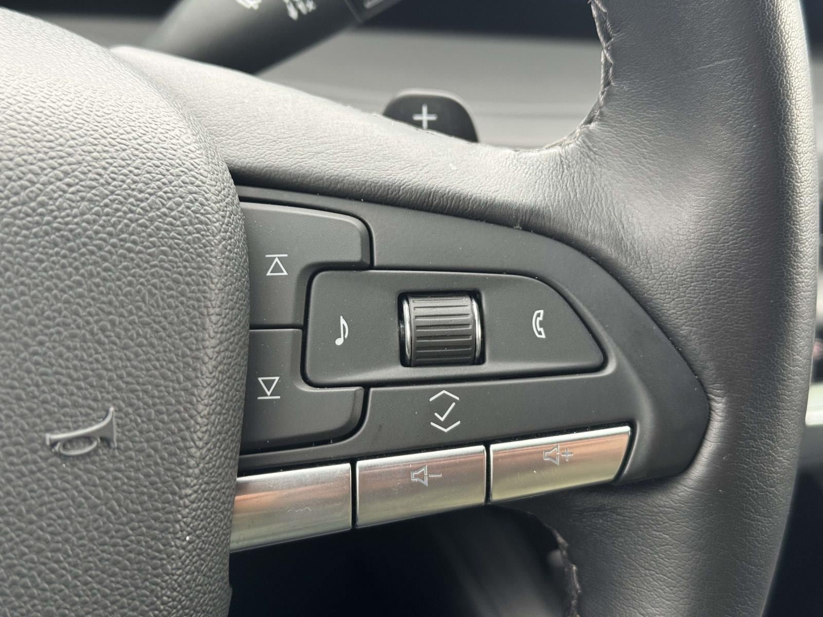 Used 2025 Cadillac XT4 Premium Luxury AWD/4WD image 18