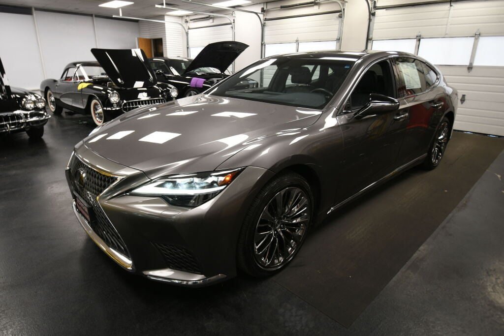 Used 2023 Lexus LS 500 AWD image 4