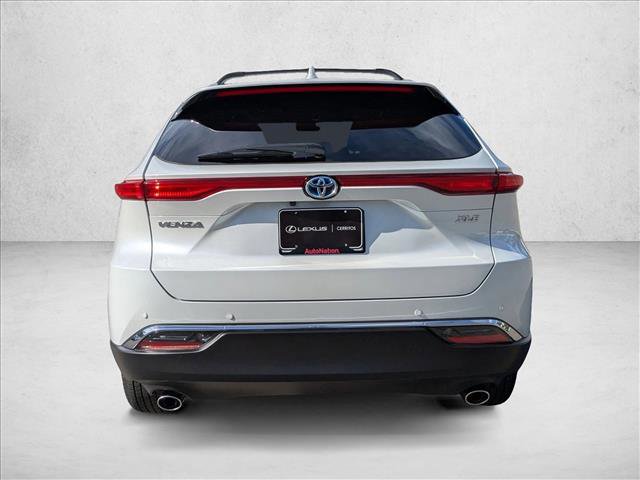 Used 2024 Toyota Venza XLE image 7