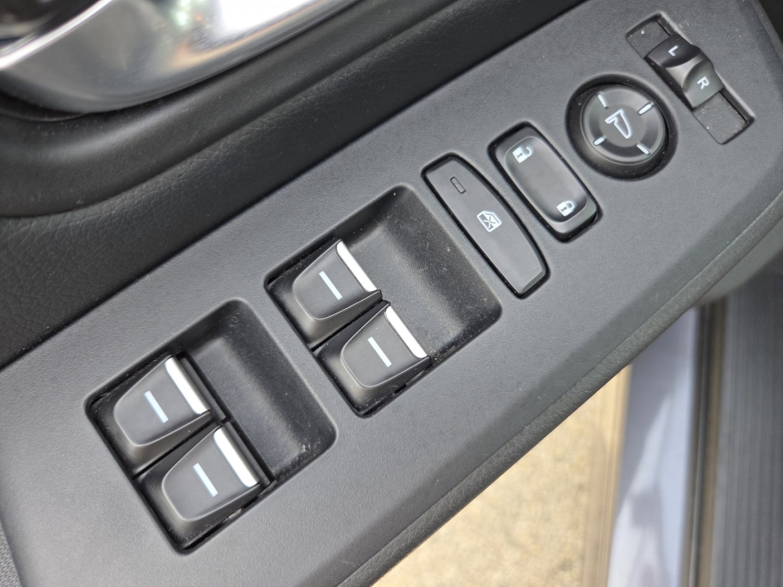 Certified 2025 Honda Pilot Touring image 32