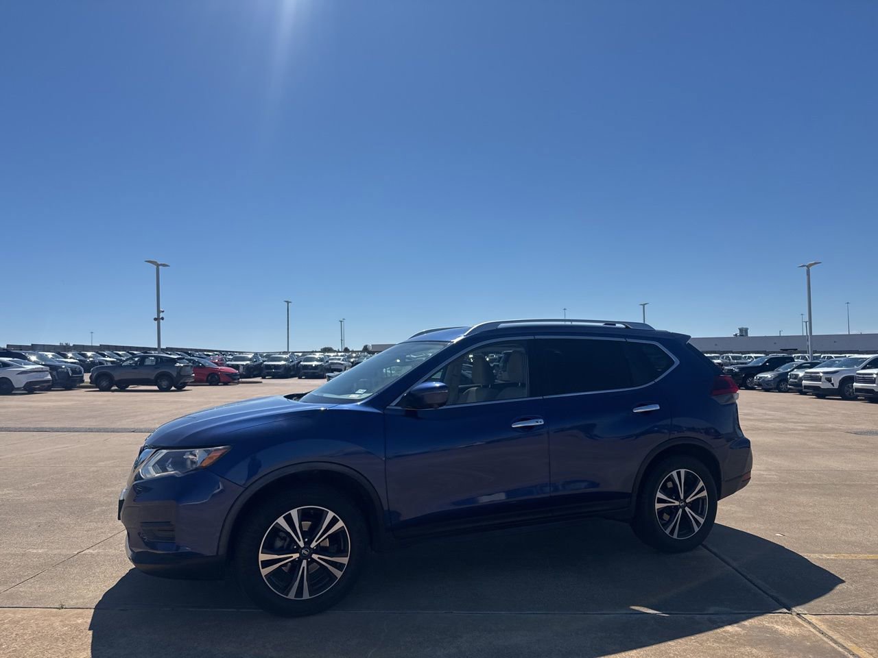 Used 2020 Nissan Rogue SV w/ Premium Package image 10