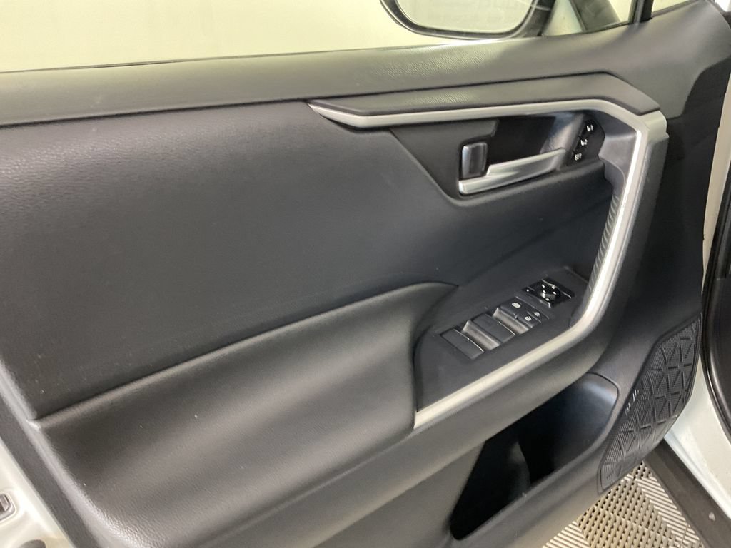 Used 2019 Toyota RAV4 XLE Premium w/ Cold Weather Package AWD/4WD image 17