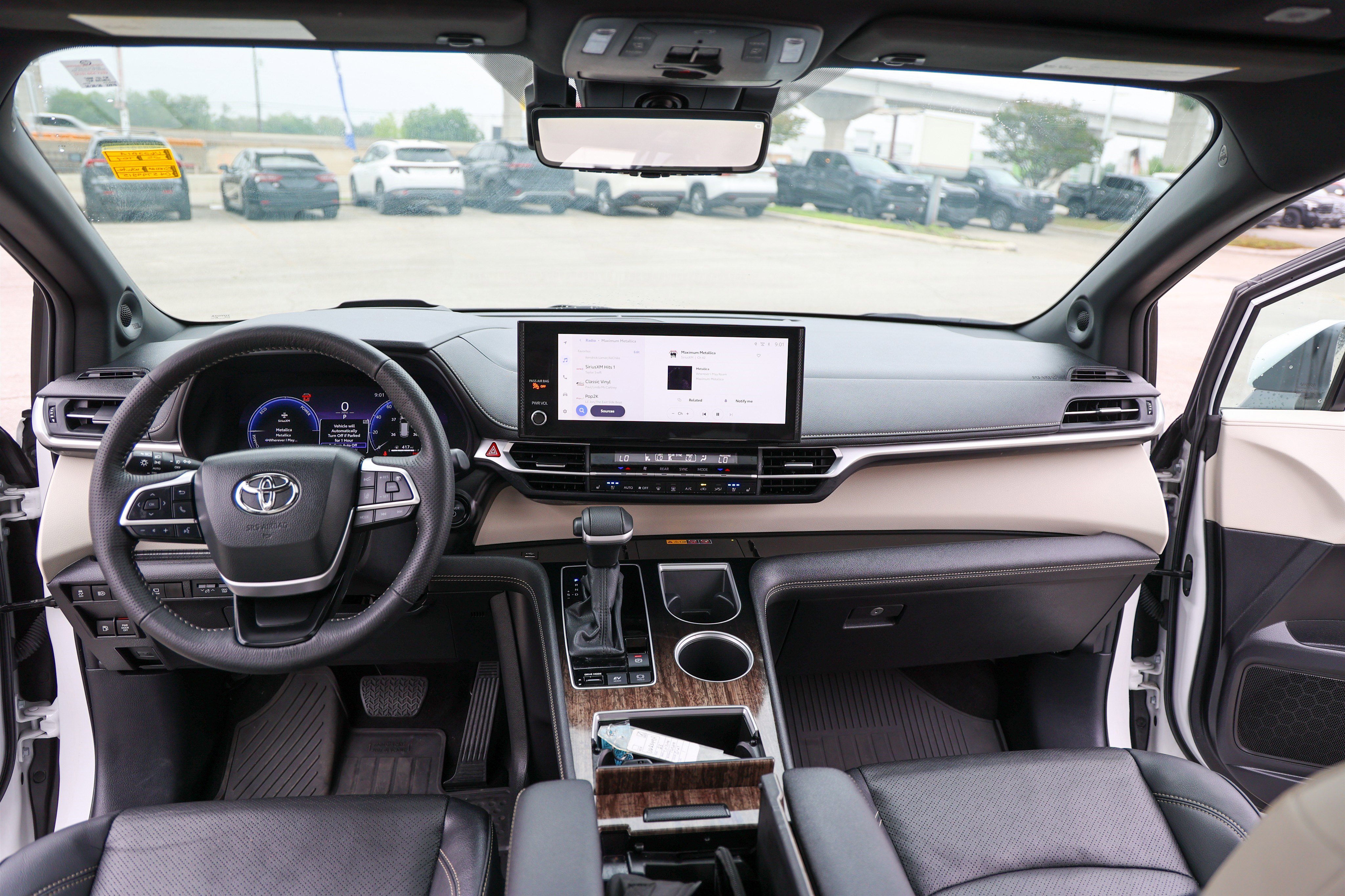 Used 2025 Toyota Sienna Platinum FWD image 39
