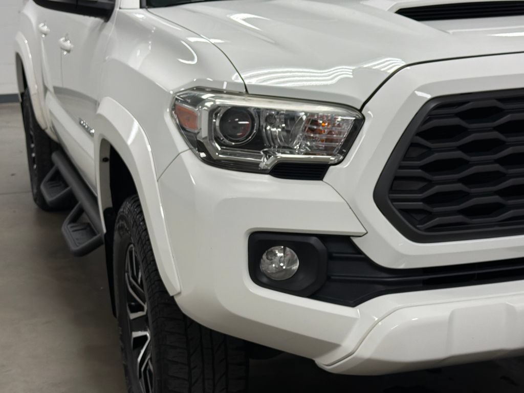 Used 2020 Toyota Tacoma TRD Sport AWD/4WD image 5