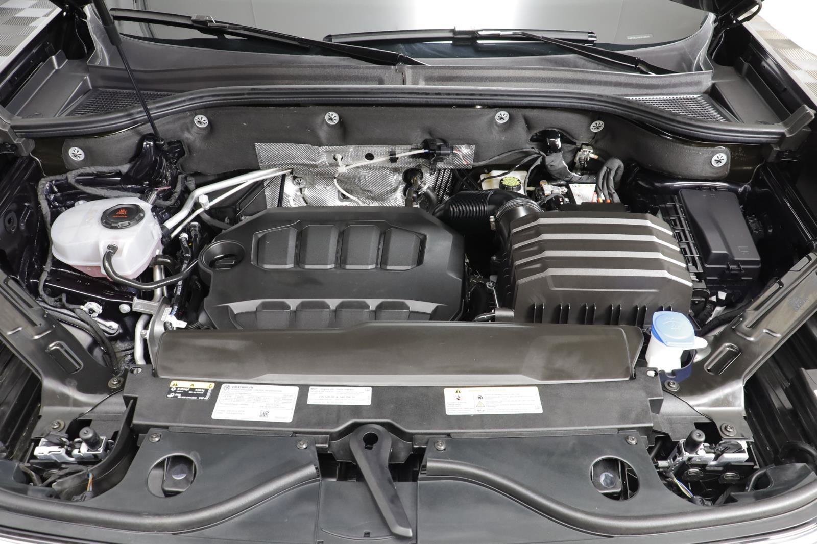 Used 2025 Volkswagen Atlas Cross Sport SE image 23