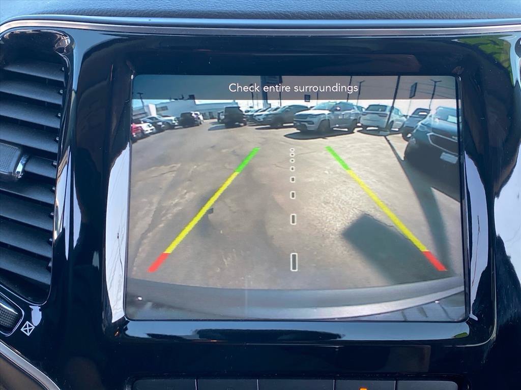 Used 2022 Jeep Cherokee Limited AWD/4WD image 16