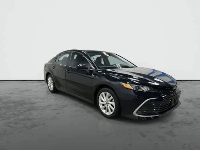 Used 2022 Toyota Camry LE FWD image 5