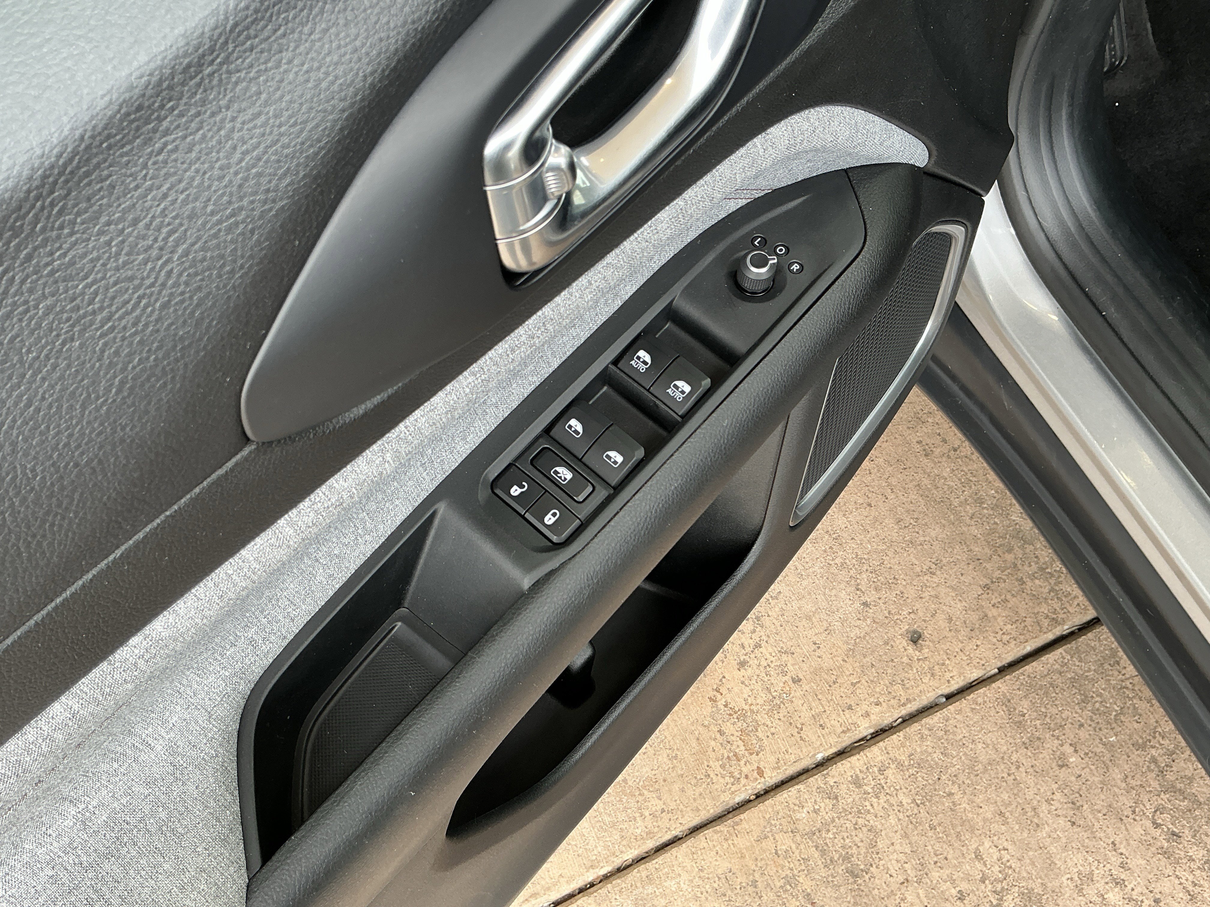 Used 2023 Jeep Compass Latitude image 15