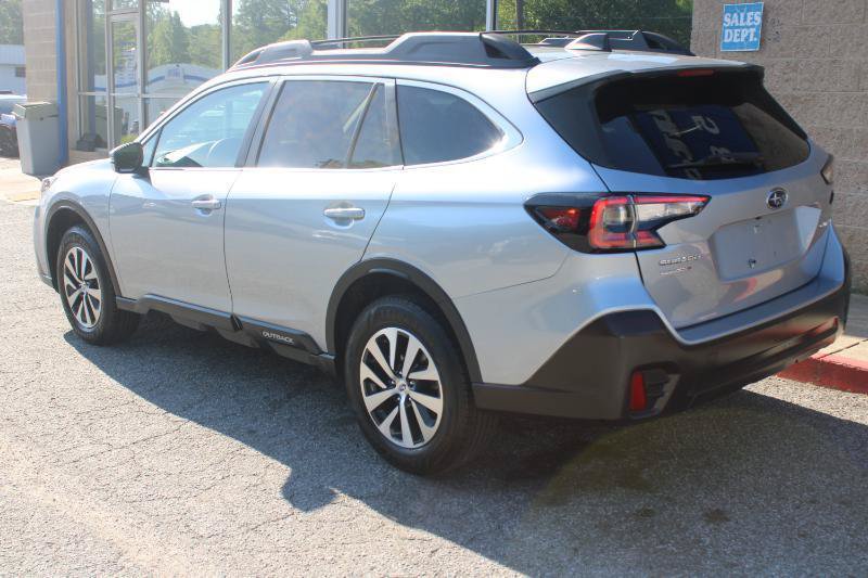 Used 2022 Subaru Outback Premium AWD/4WD image 3