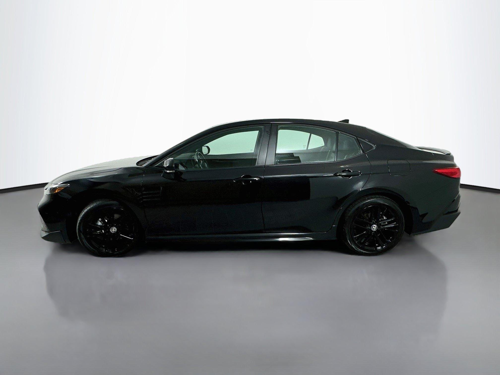 Certified 2025 Toyota Camry SE FWD image 4