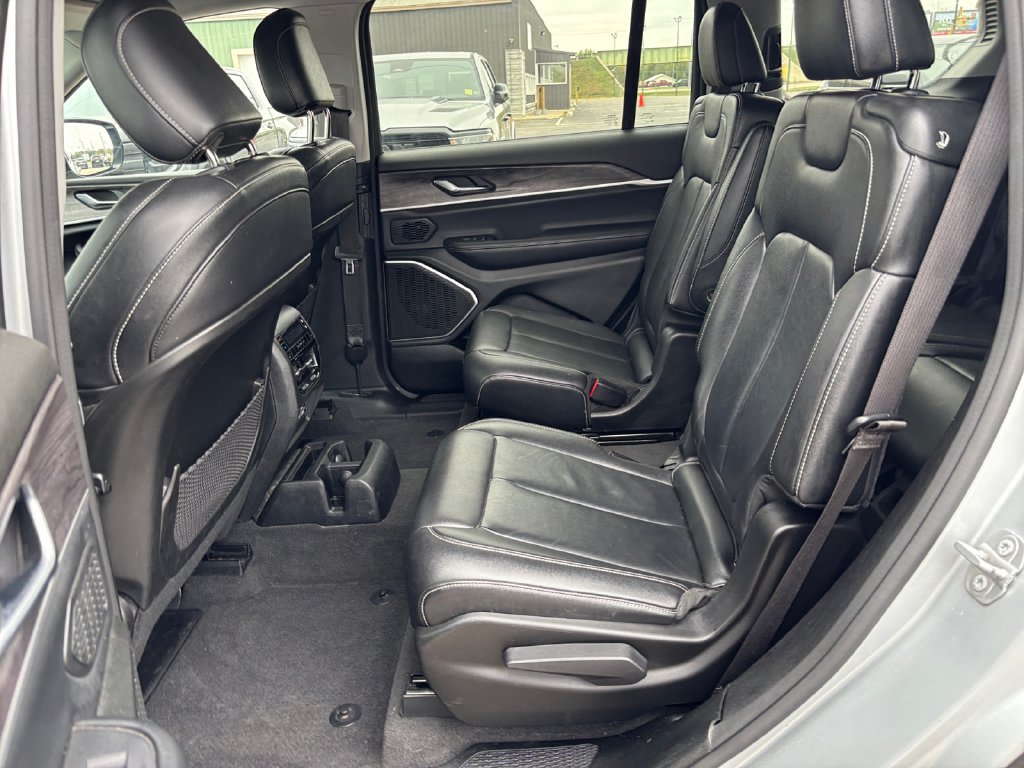 Used 2022 Jeep Grand Cherokee L Limited AWD/4WD image 22