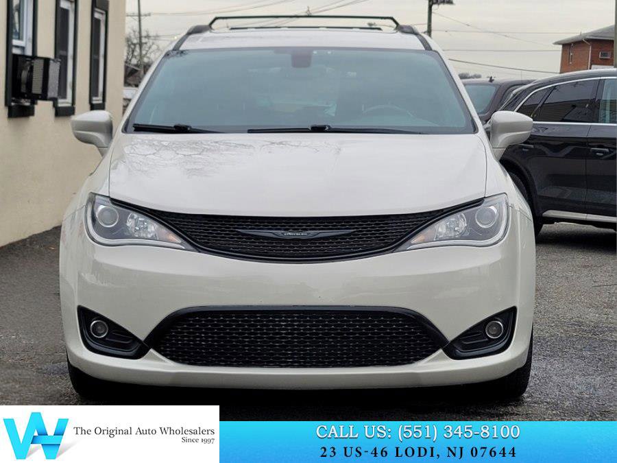 Used 2019 Chrysler Pacifica Touring-L w/ S Appearance Package image 2