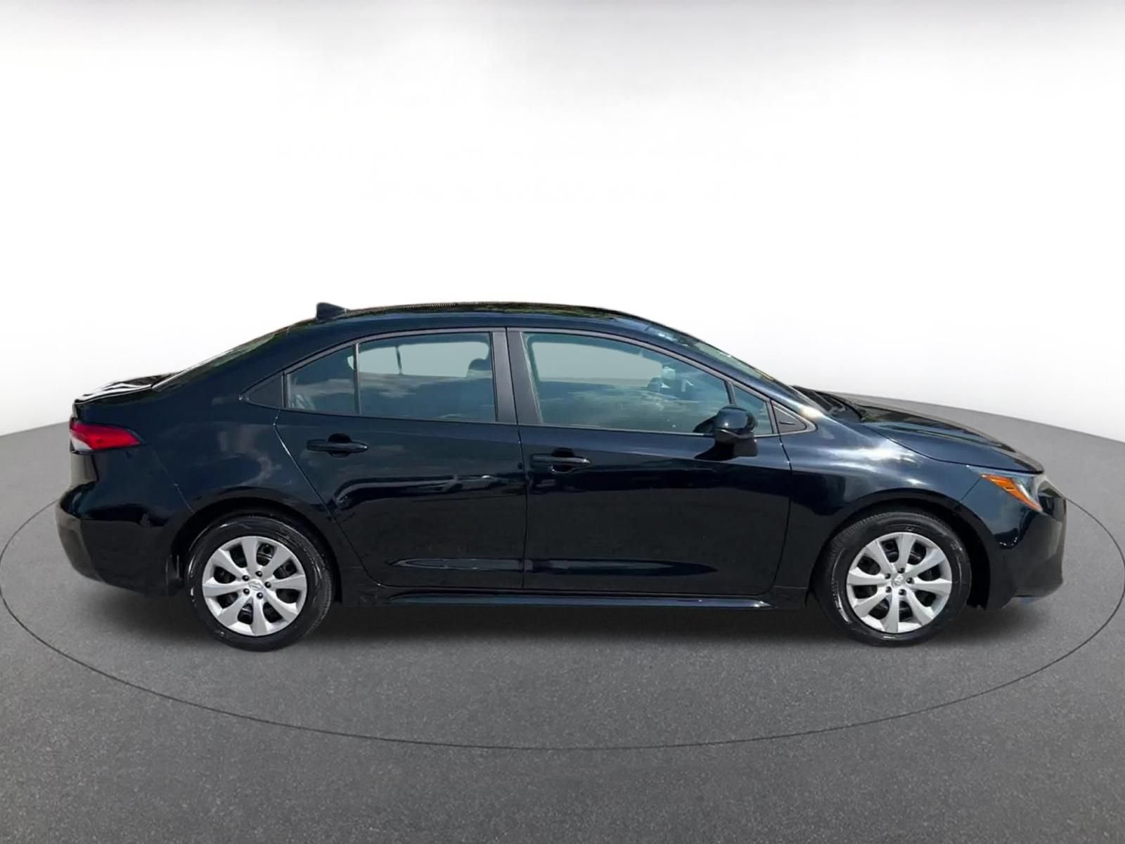 Used 2025 Toyota Corolla LE FWD image 16