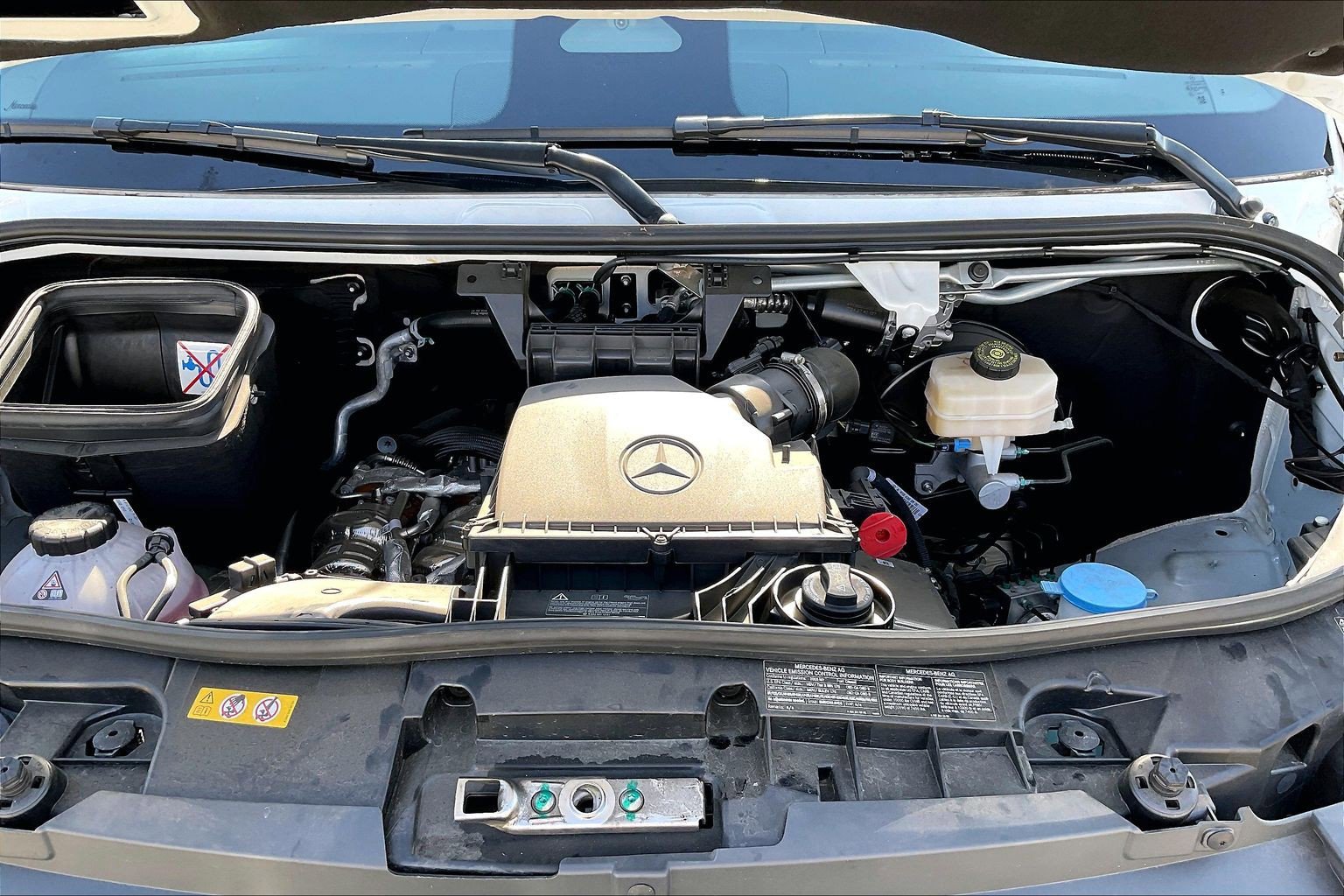 Used 2025 Mercedes-Benz Sprinter 2500 image 25