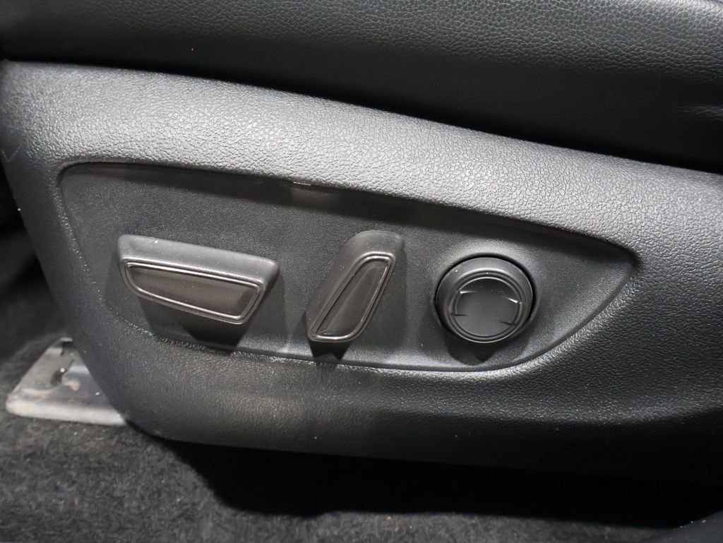 Used 2024 Toyota Highlander XLE image 12