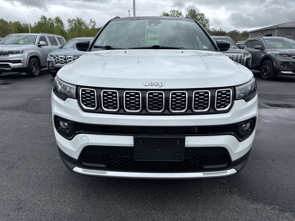 Used 2025 Jeep Compass Limited AWD/4WD image 3