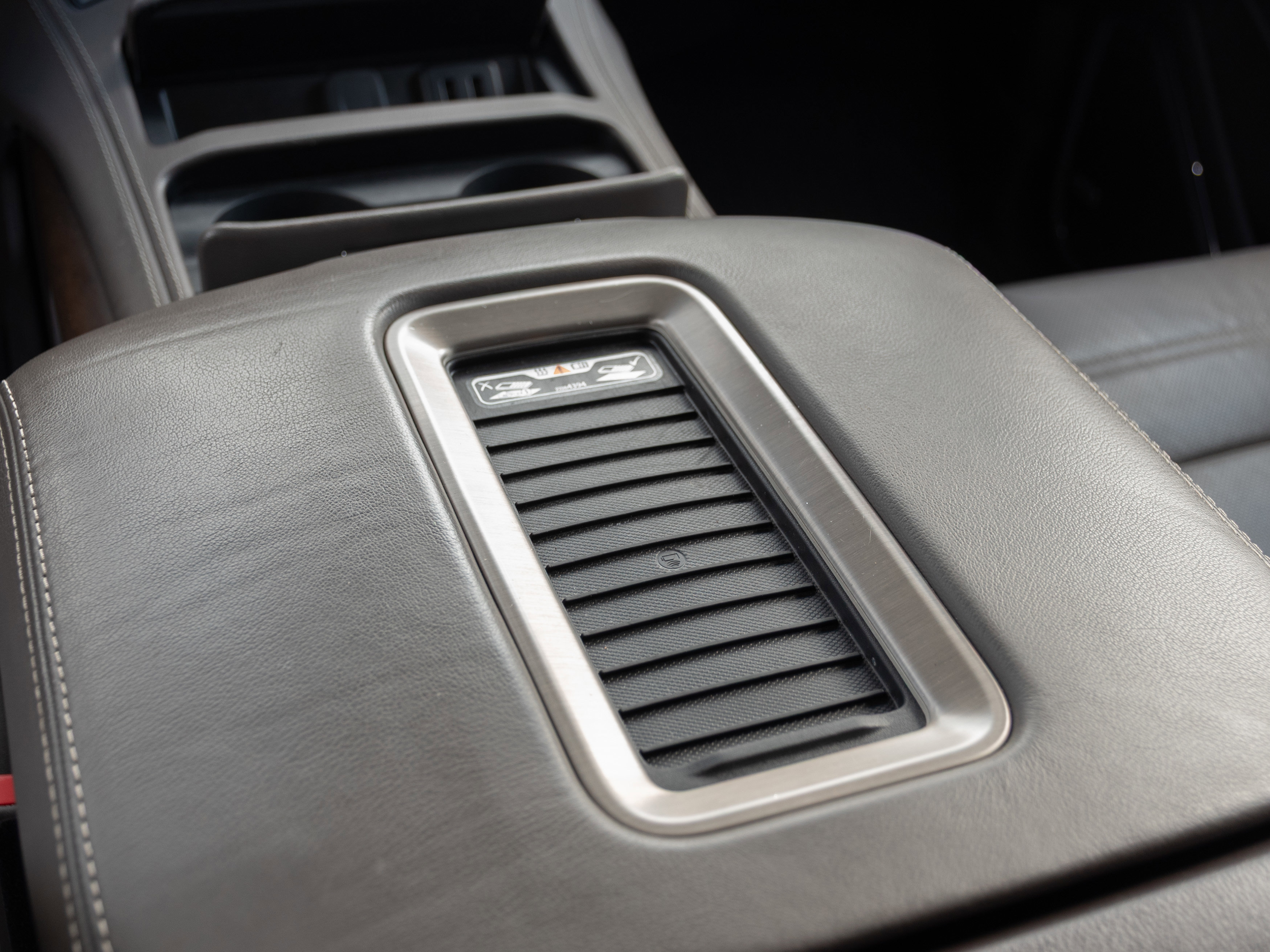 Used 2018 GMC Yukon Denali image 18