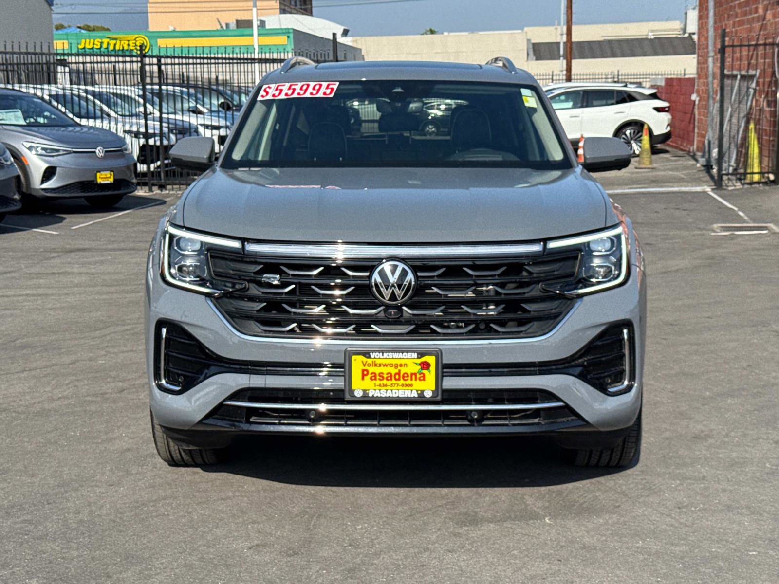 Certified 2025 Volkswagen Atlas SEL Premium R-Line image 2