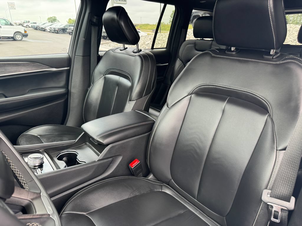 Used 2024 Jeep Grand Cherokee Limited AWD/4WD image 21